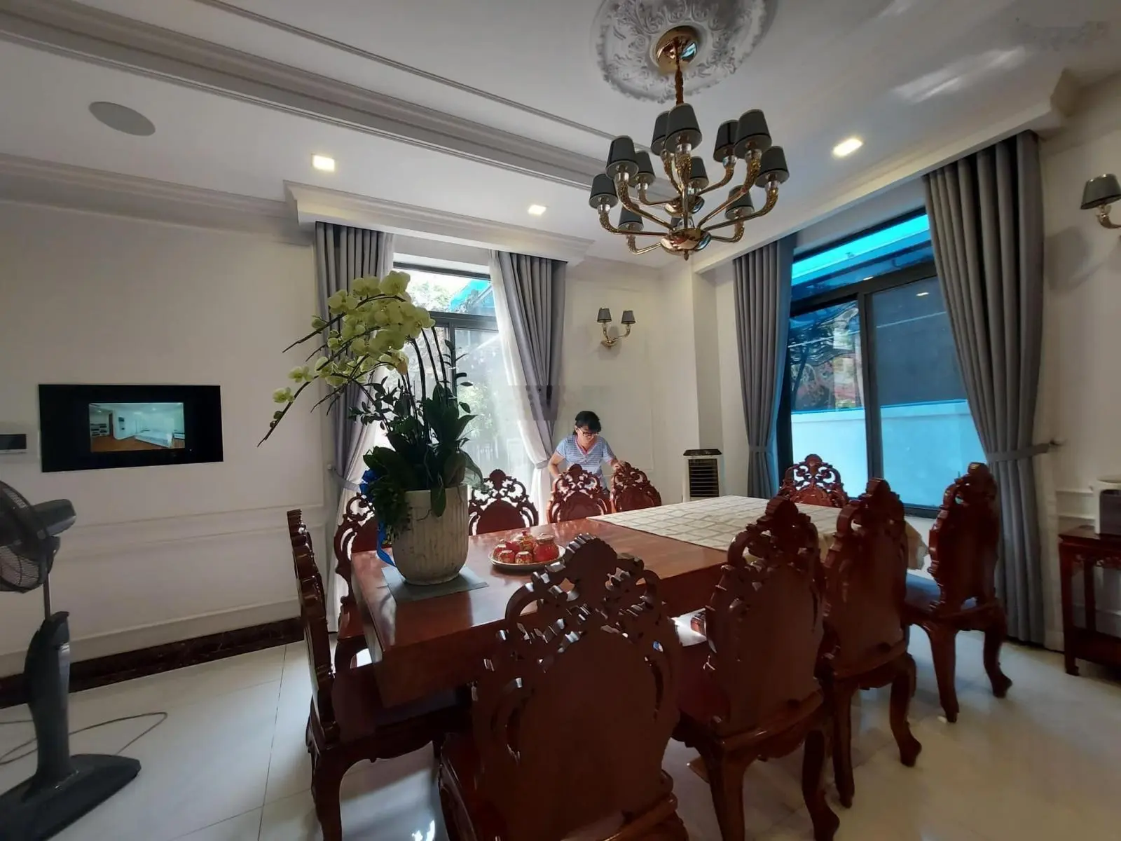 Chính chủ ngộp bank bán gấp biệt thự Q2, tặng nội thất, 266m2, 4T, chỉ 35 tỷ, bảo vệ 24/24