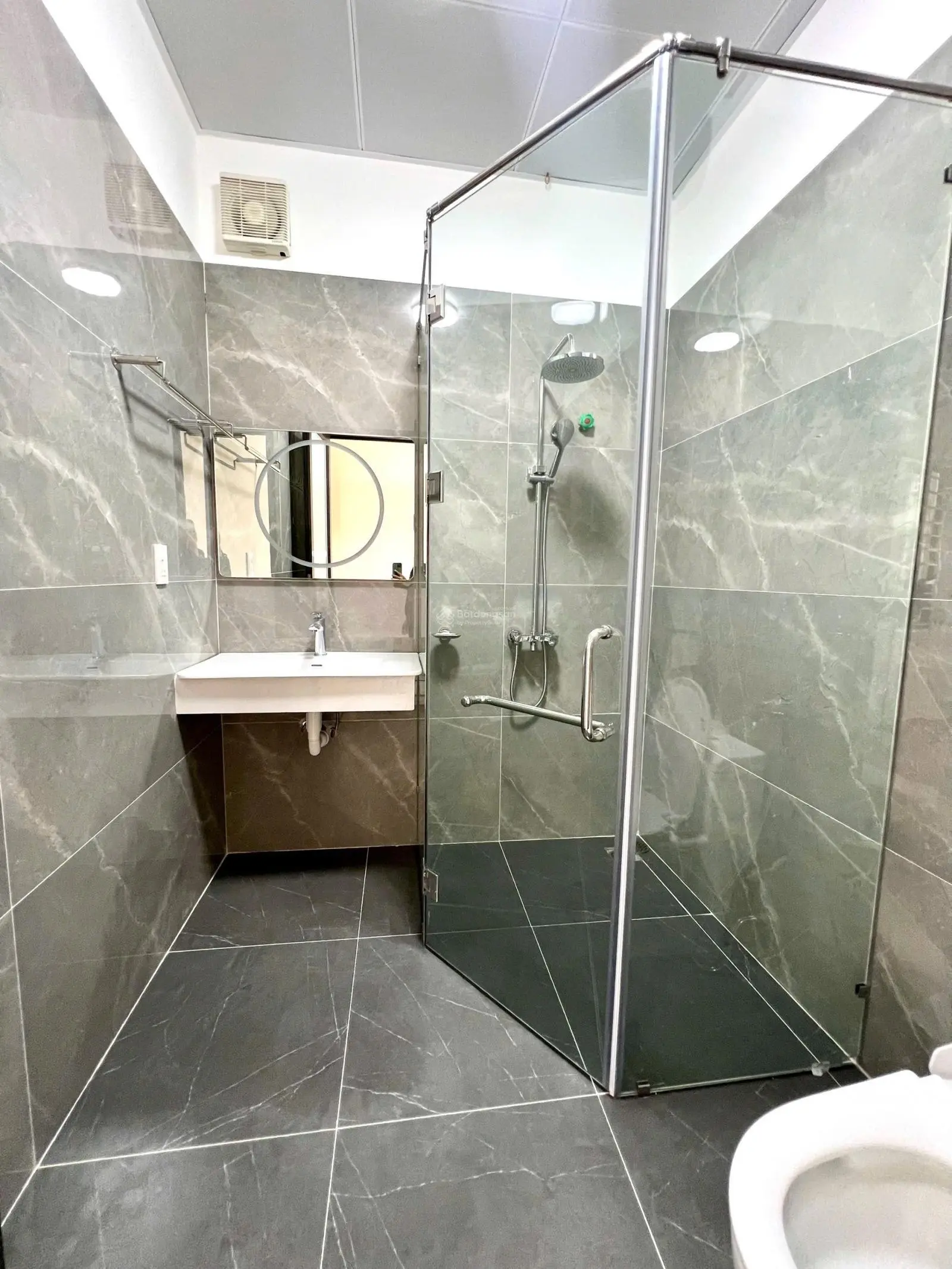 Bán nhà riêng view đẹp tại phường Dư Hàng Kênh, giá tốt nhất chỉ 4,68 tỷ VND, 65m2