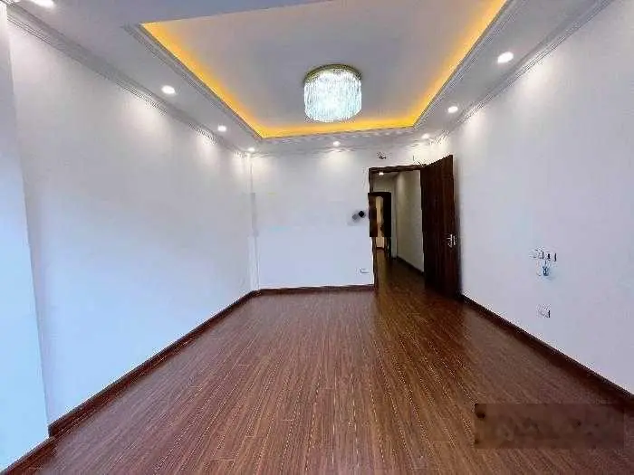 Hiếm có khó tìm, nhà đẹp, dân xây ô tô đỗ cửa, Phố Trạm - Cổ Linh, 46 m2 * 5T, MT 5m. Nhỉnh 5tỷ