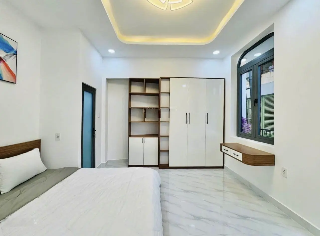 Nhà chính chủ cần bán gấp ngay sát mặt tiền Nguyễn Văn Nghi, giá chỉ 3,39 tỷ. LH 0899.710.254 Hiền