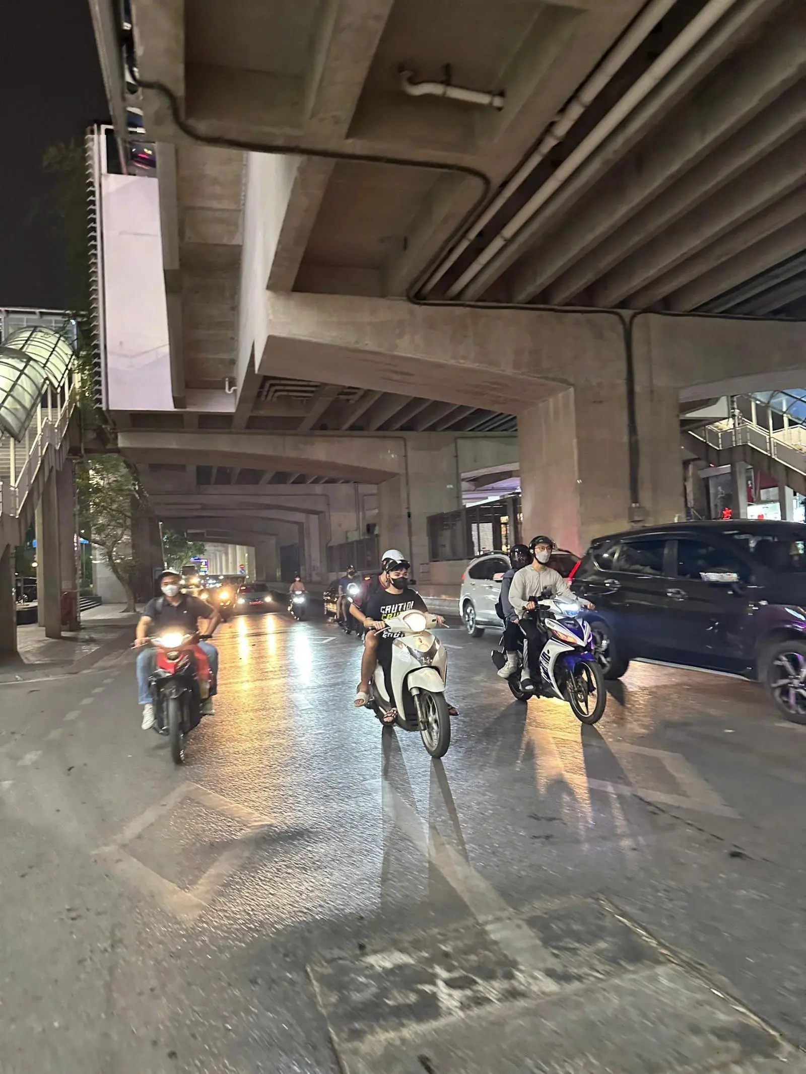 Bán nhà lô góc 5 tầng vừa ở vừa kinh doanh gần ga tàu điện trên cao, vincom, công viên thủ lệ!