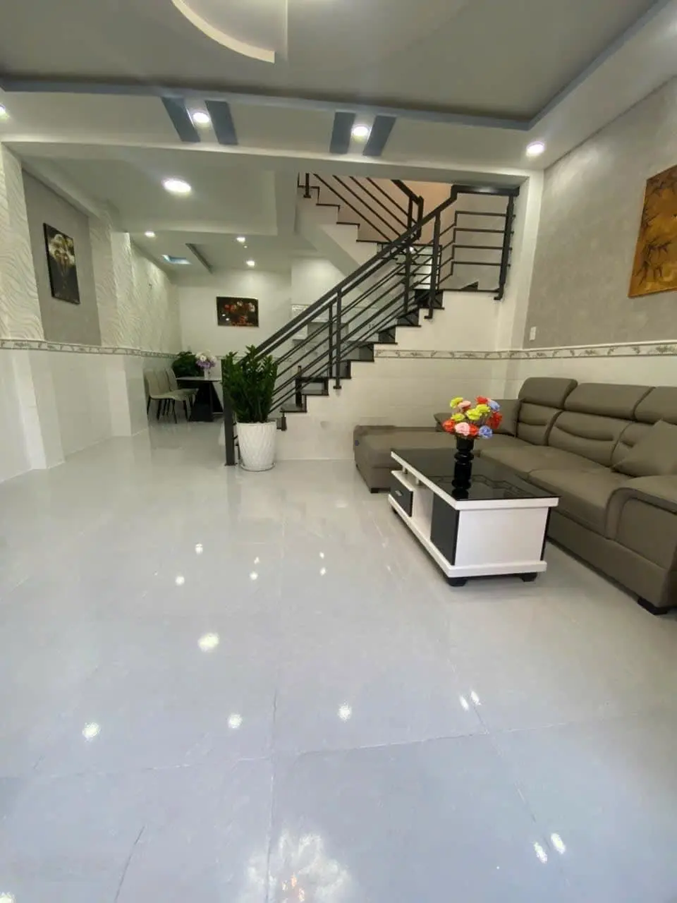 Ngang 5m x10m nhà rộng siêu thoáng cách hxt chỉ 10m 1 lầu 2pn 2wc full nội thất