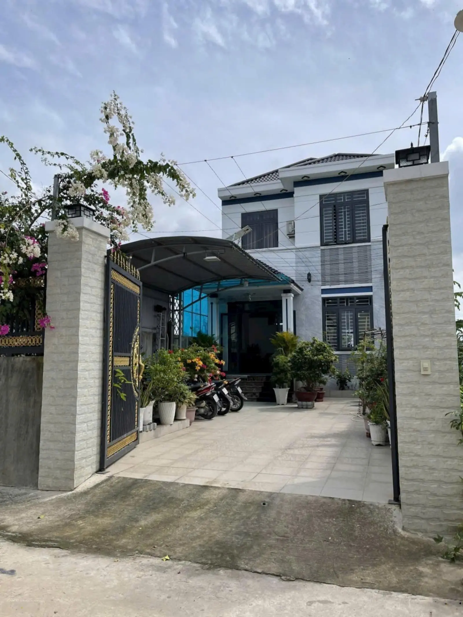 Bán biệt thự 252m2 đường Bùi Thị Xuân - TP Dĩ An