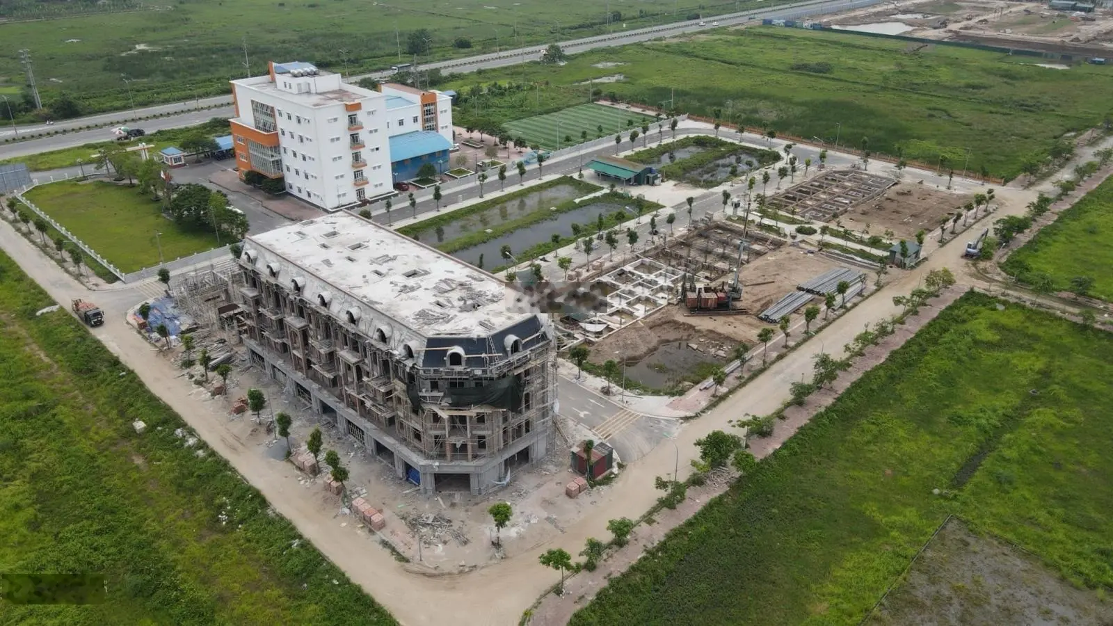 Bán căn nhà xây thô thuộc dự án lê quý đôn kéo dài thành phố thái bình
