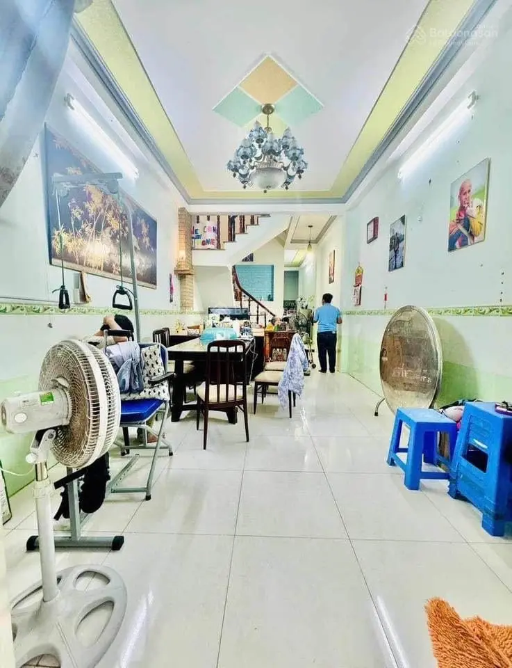 Nhà gần CĐ Kinh Tế Đối Ngoại đường Nguyễn Kiệm có HĐT 25tr/tháng, DT: 55m2, sổ riêng