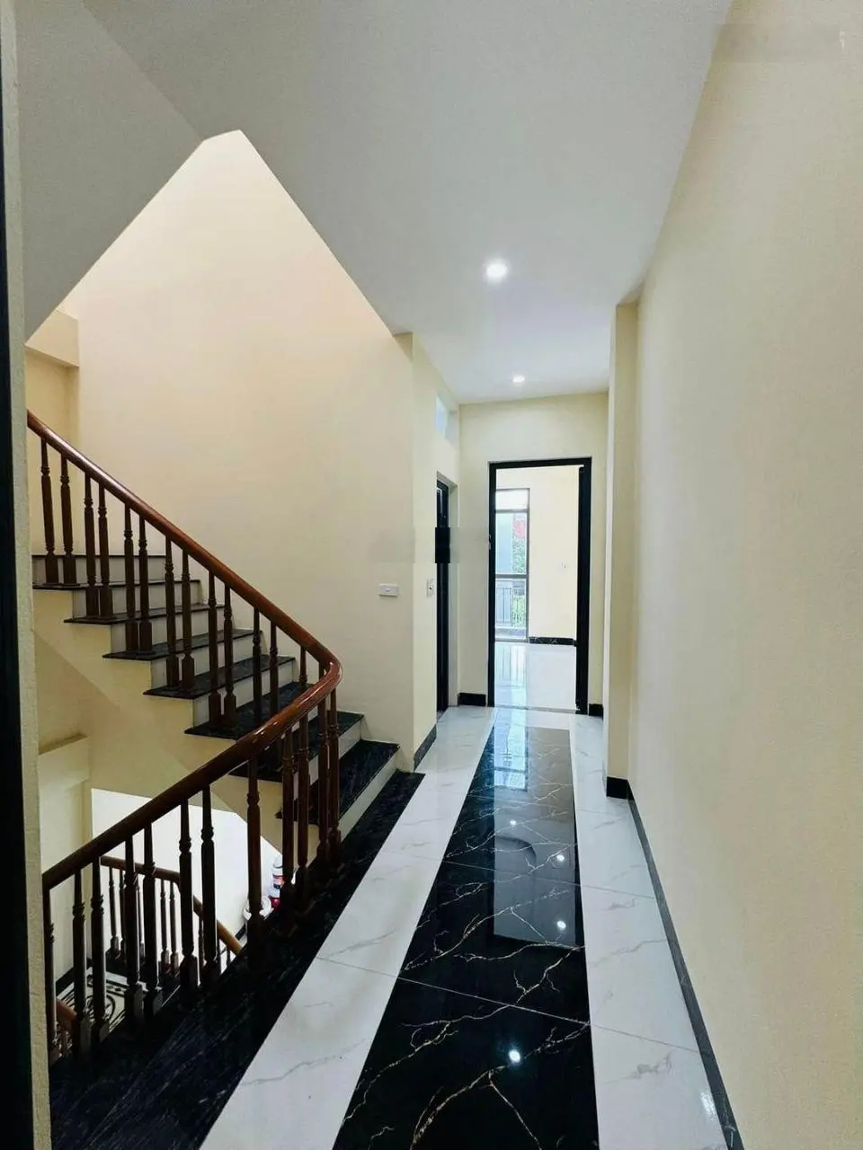 Căn Lô góc 42m2x3T, Đại Tảo, 10m ra trục chính, gần trường, chơ, UBND
