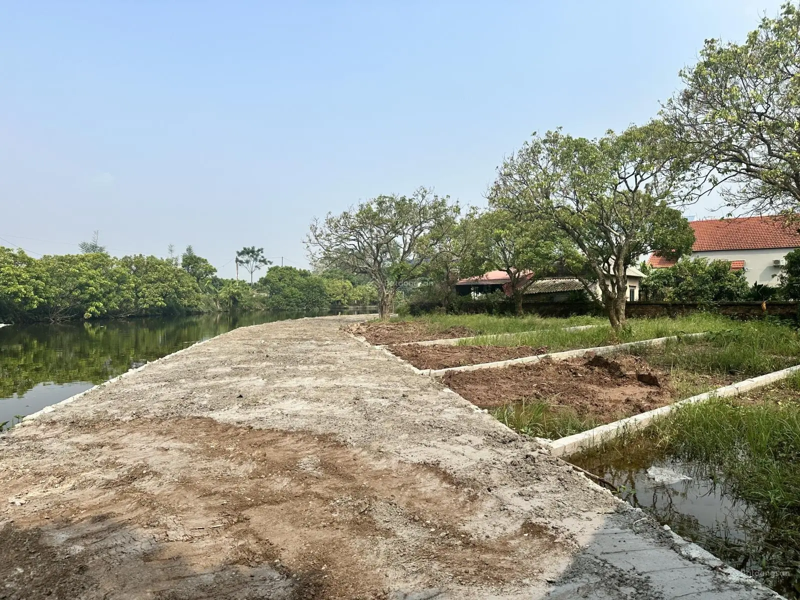 View hồ, ngõ thông, đường 4.5m, diện tích 105m2, MT 5.2m tại Yên Vĩnh - Dạ Trạch. Giá chỉ 2.x tỷ