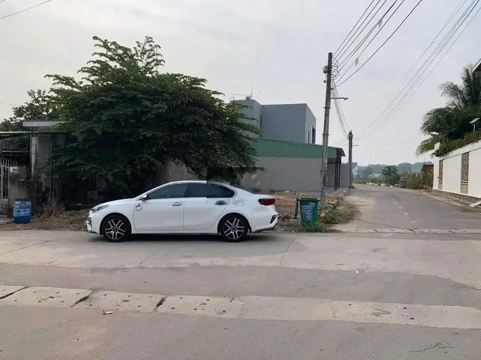 ĐẦU TƯ GIÁ NGỘP lô góc Phú Chánh, Tân Uyên. Giá hạt dẻ 900 triệu/196m2