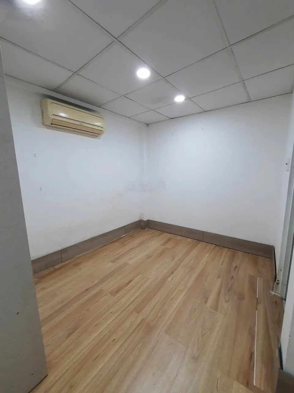 Bán nhà riêng 2 Tầng gần chợ Ông Địa -Lạc Long Quân P8 -Tân Bình . DT 4X7m ( 28m2 ) Giá 3,5 Tỷ
