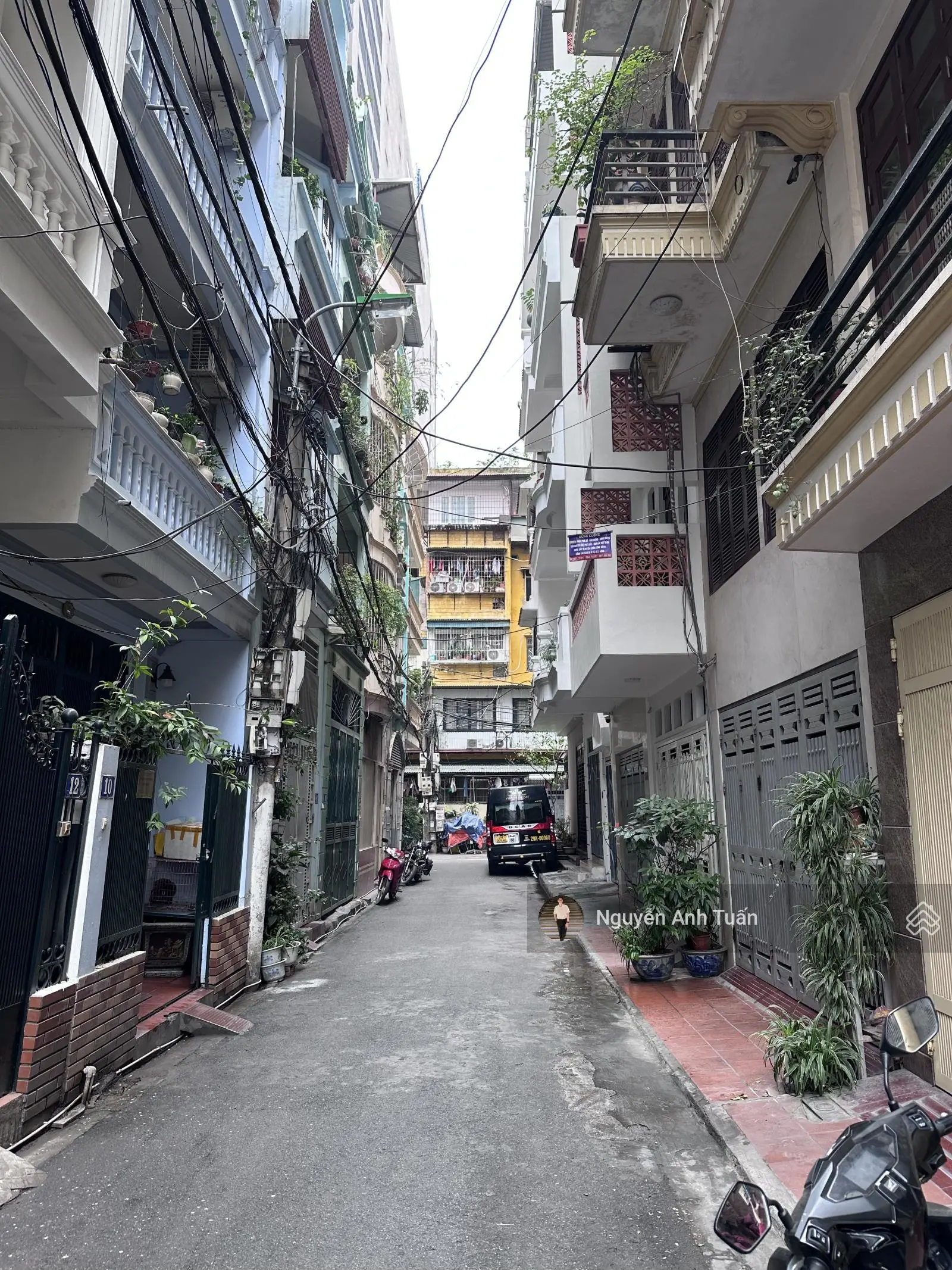 Bán nhà phân lô Trần Quốc Hoàn, Cầu Giấy ôtô 16 chỗ tránh đỗ trước cửa giá cực tốt 18.7 tỷ