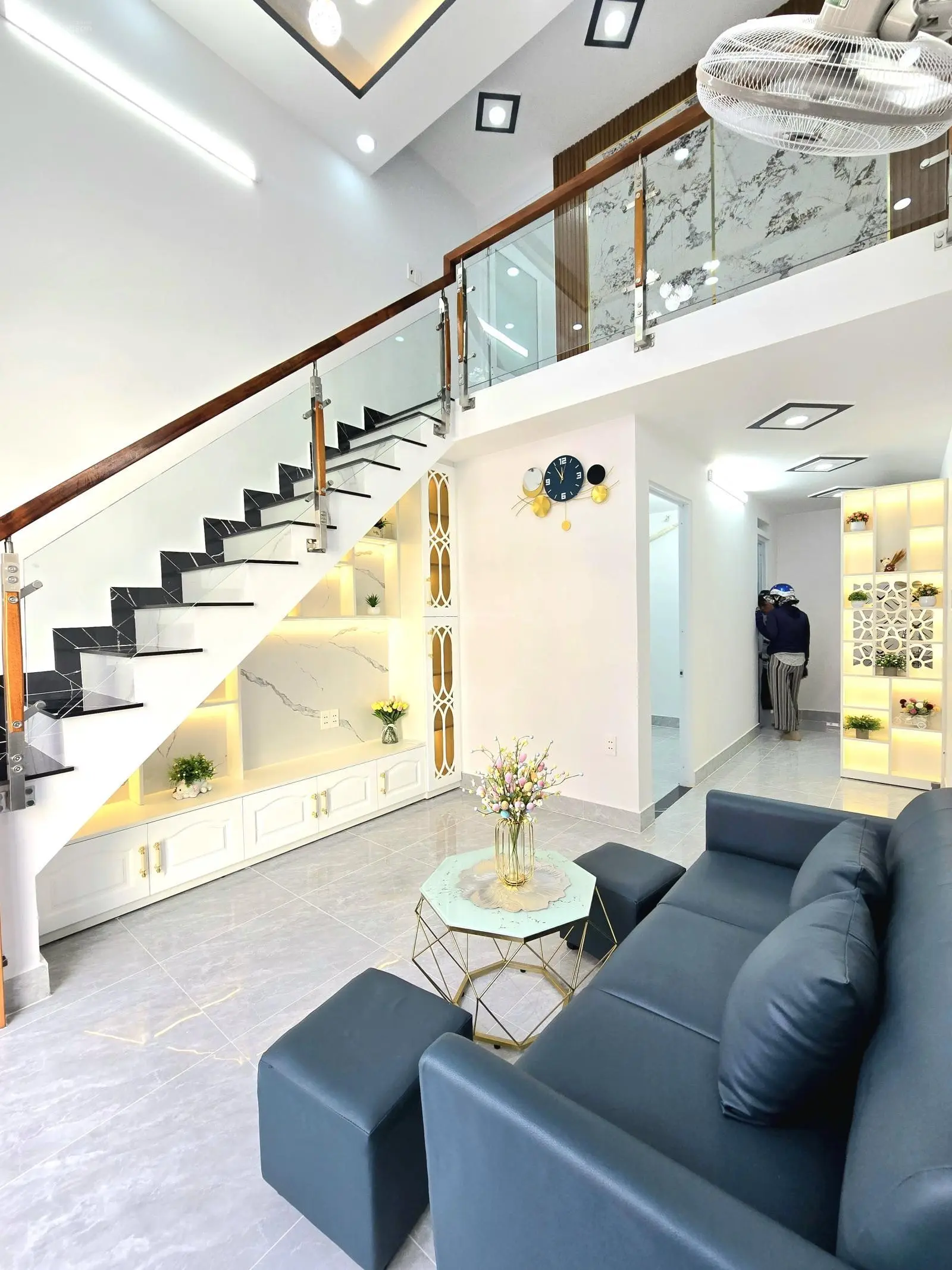 Nhà Xây Dựng Mới 100% - Còn Thơm Mùi Nước Sơn..!