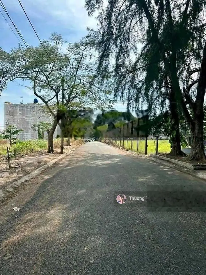 Bán gấp lô đất MT đường Nguyễn Viết Xuân, gần công viên phường 5, Bạc Liêu. DT 120m2, SHR