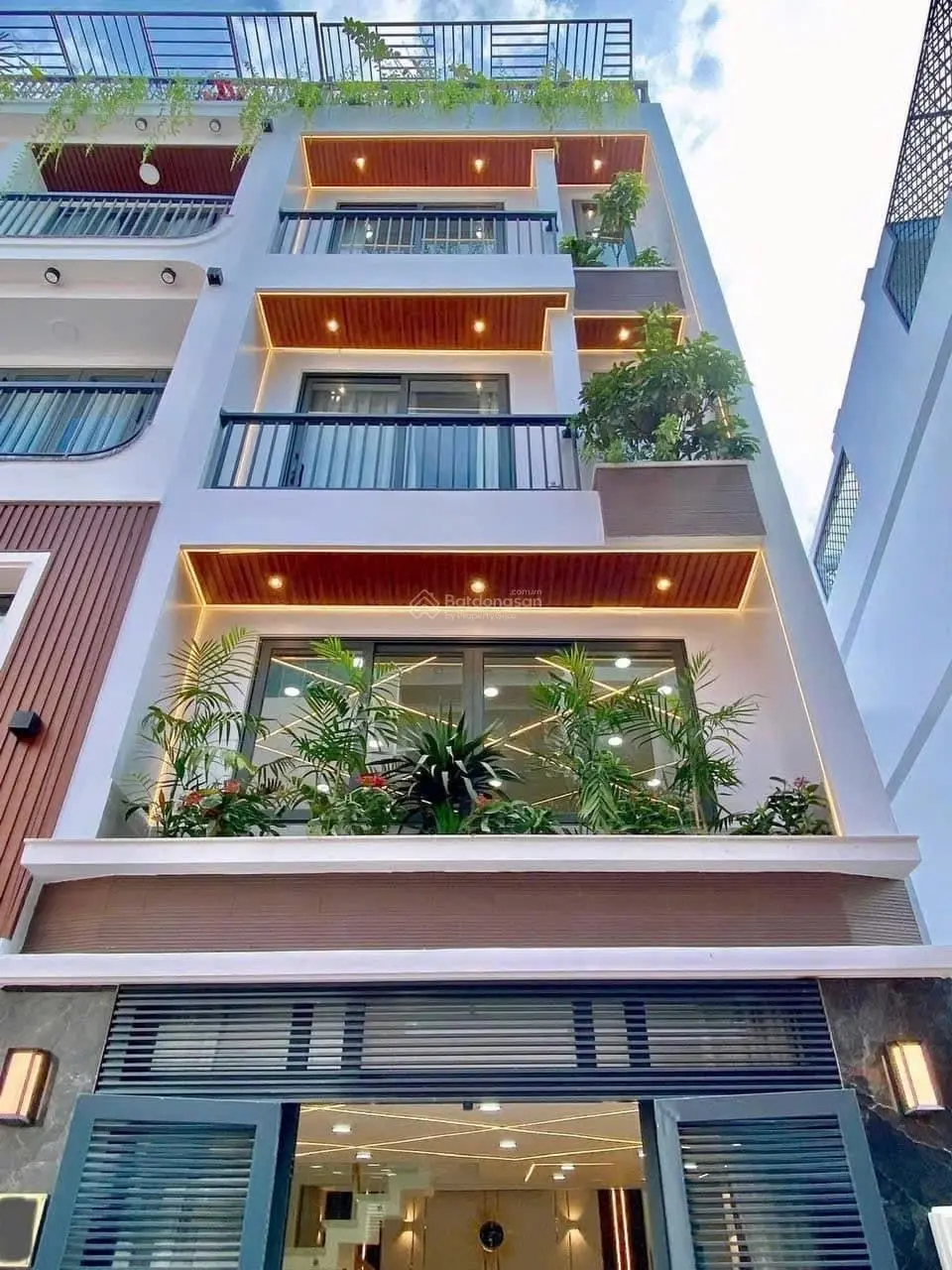 Cần bán nhà đường Nguyễn Đình Chiểu-P3-Q3, gần ngã 6 Cộng Hòa. 3tỷ820/72,8m2 đang cho thuê 26triệu