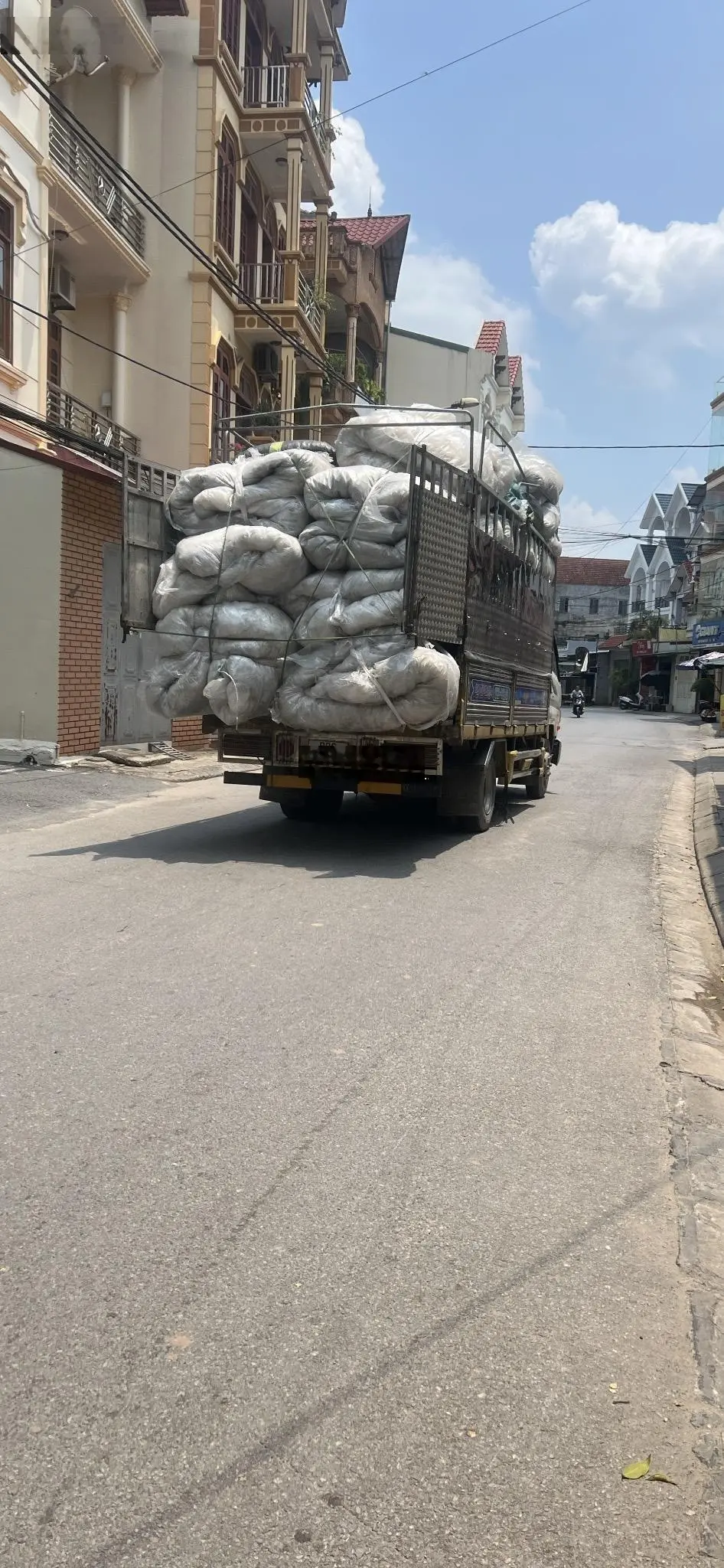 Bán mảnh đất Cổ Bi - Gia Lâm, trục chính, đường 3 oto tránh nhau, giá siêu rẻ nhất khu vực