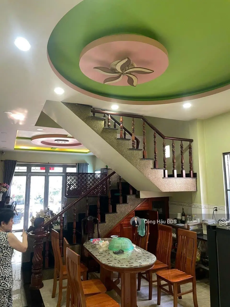 Nhà Trệt- 2 Lầu Gần Ngã Ba Cây Điệp. Tp. Dĩ An. DT: 166M2. Gồm 4 PN- 3WC. Giá: 3.35 Tỷ TL