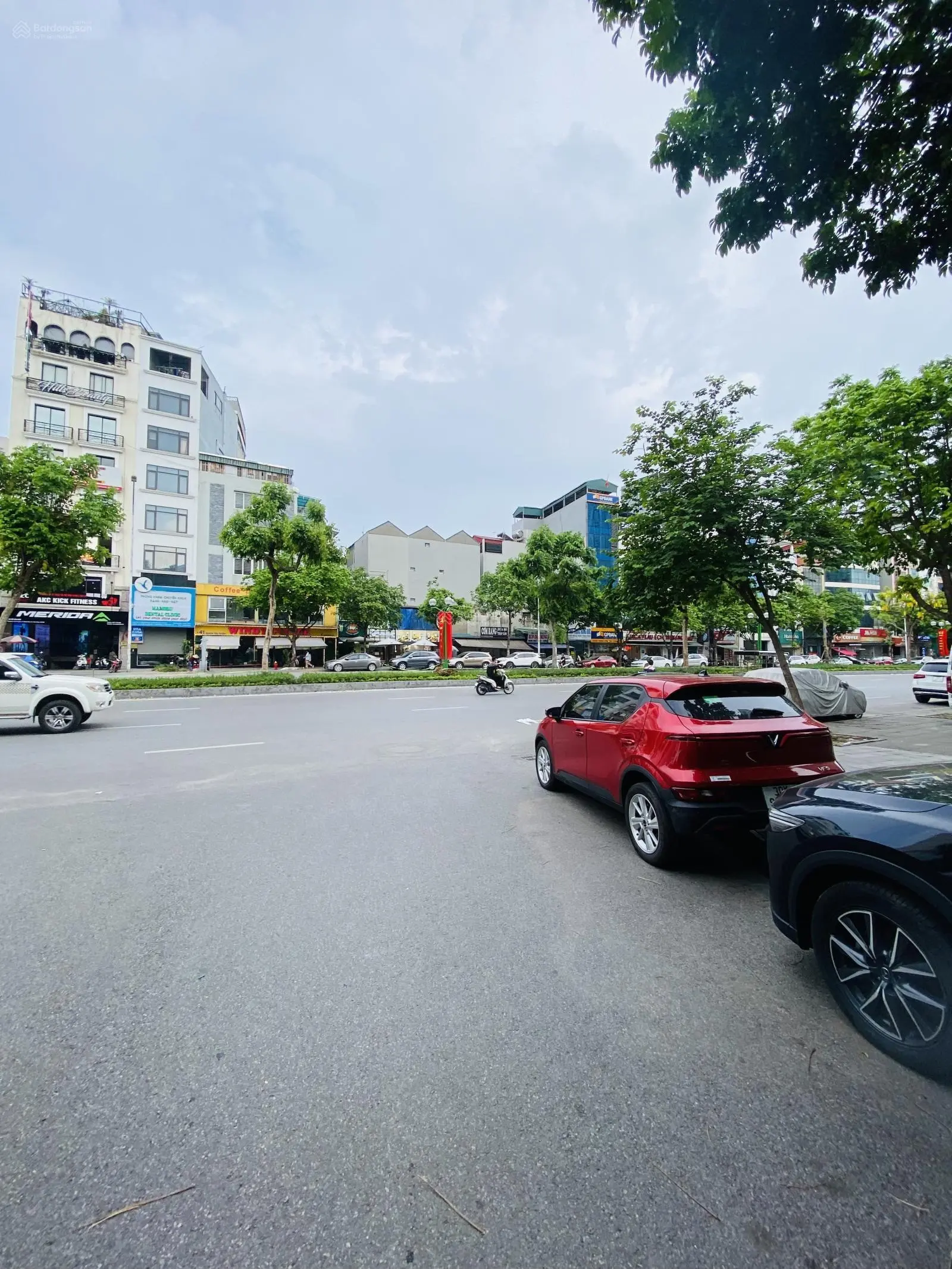 PHỐ VIP NGUYỄN VĂN HUYÊN - Cầu Giấy - vỉa hè ô tô tránh, kinh doanh cực đỉnh 70m2 x 5 tầng x 5m.