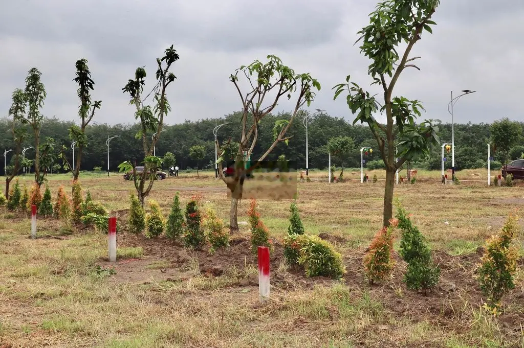 Em cần bán lô đất ngay cạnh trung tâm giá