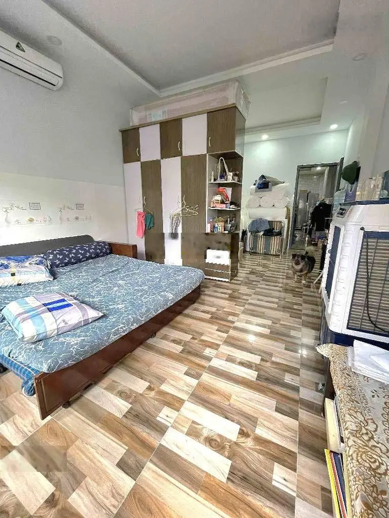Nhà đẹp mặt tiền Tân Bình - Nguyễn Bá Tòng - sát ngã tư 7 Hiền - 70m2 - 4 tầng - hơn 10 tỷ TL