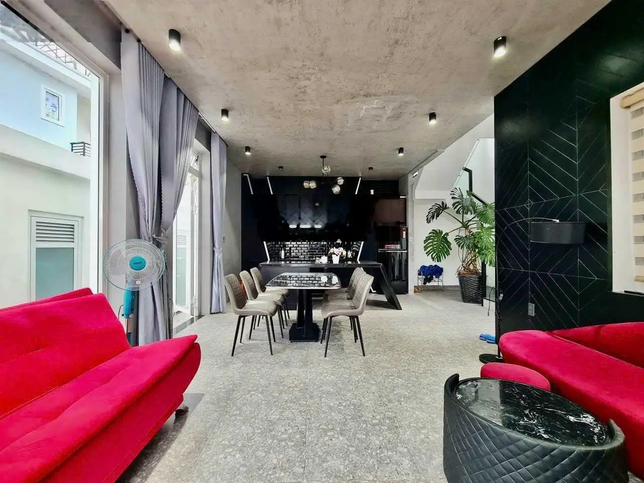 Villa hồ bơi sân vươn Nam Hồ 312m2 nở hậu 3 tầng 4PN - 5WC khai thác doanh thu 75 - 95tr/tháng