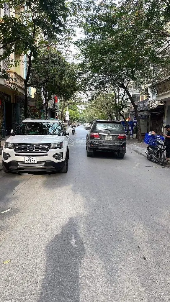 Thang máy ô chờ - mặt trục thông thẳng La Casta Văn Phú - giá sốc không lỗi gì