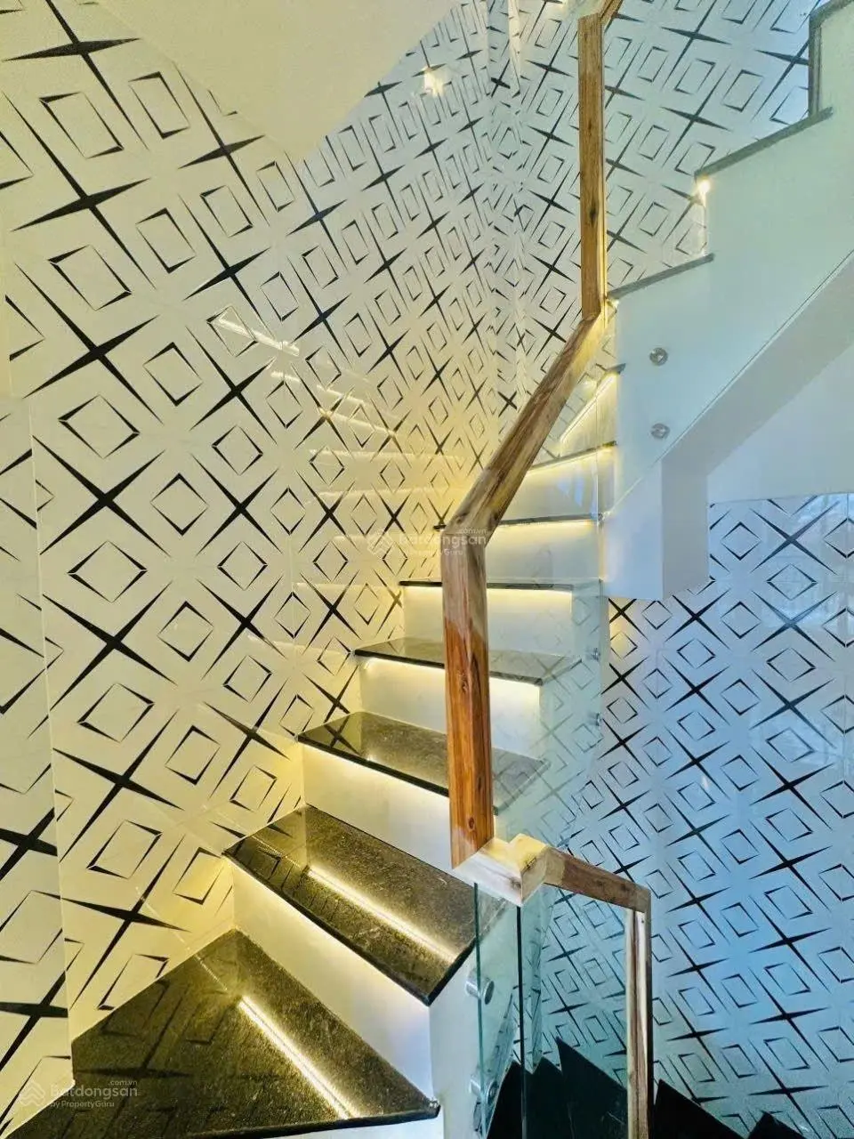 Bán nhà mới phường Tân Thuận Đông, Quận 7, 30m2, hẻm thông thoáng, nở hậu, nhỉnh 3t