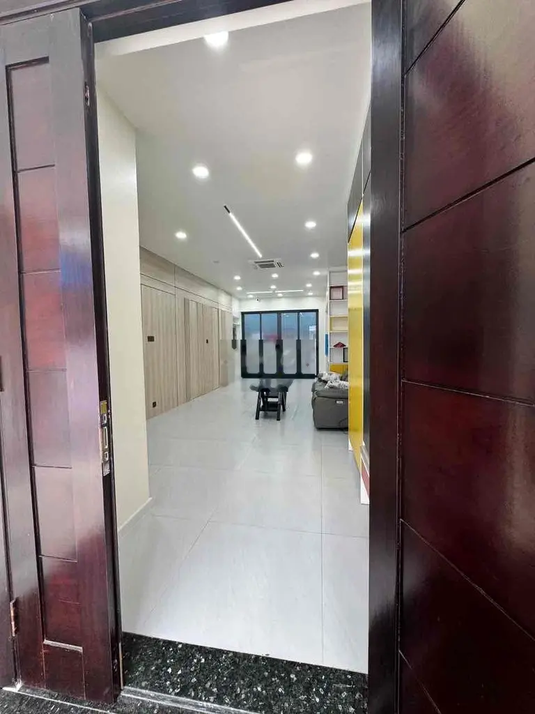 Bán gấp nhà 3 tầng full nội thất sổ hồng sẵn
