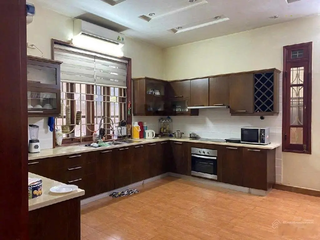 Cần bán biệt thự Trung Văn, quận Nam Từ Liêm 162m2,5 tầng, 8,5m mặt tiền, giá thỏa thuận