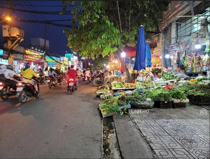 Bán đất gần đường quốc lộ 13, giá ưu đãi chỉ với 5,5 tỷ vnd - 84m2=5x17, thổ cư 100%, sổ hồng riêng