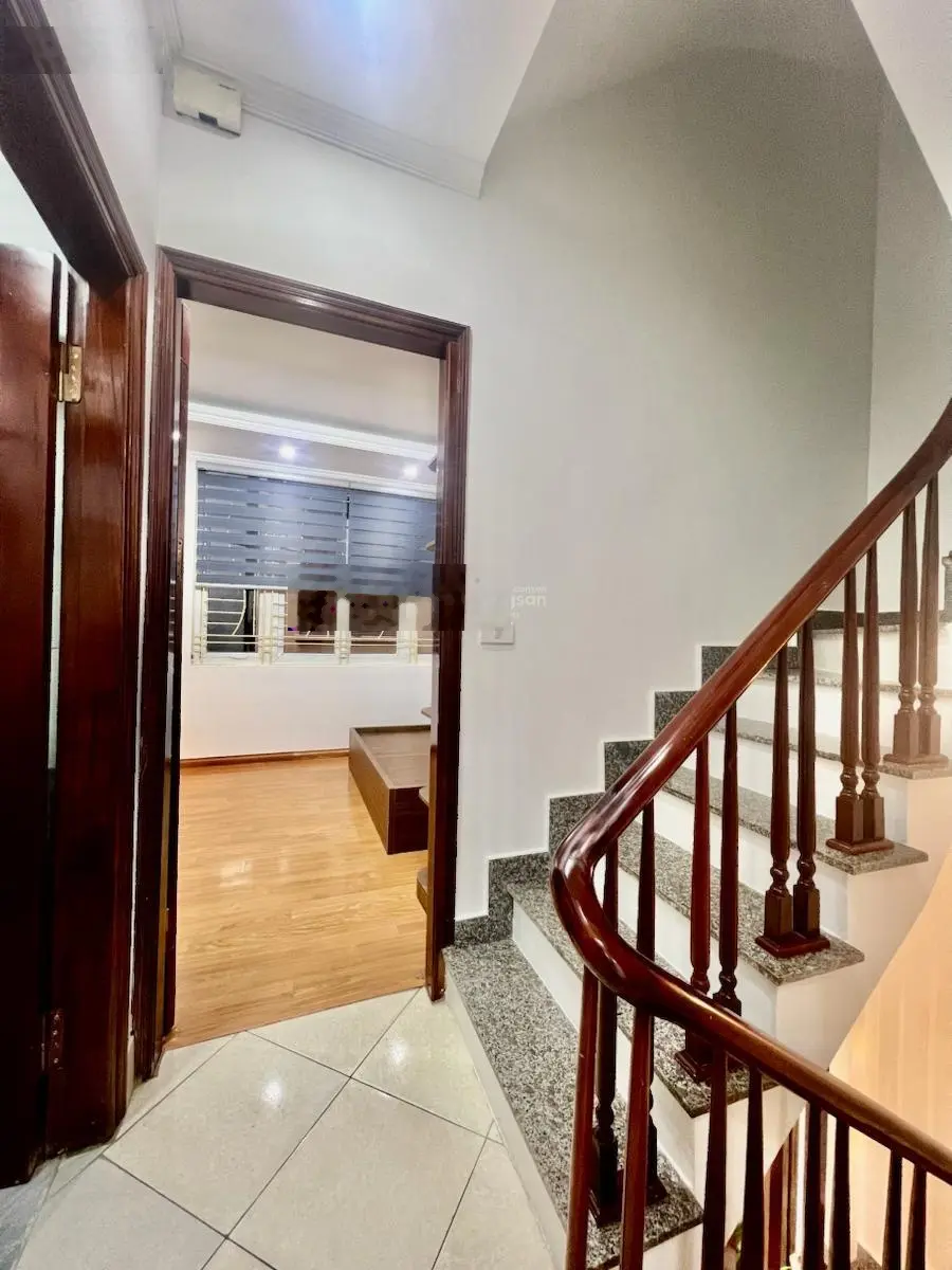 Bán nhà Định Công - lô góc - 37m2 - 5 tầng - 8,6 tỷ - sổ đỏ vuông