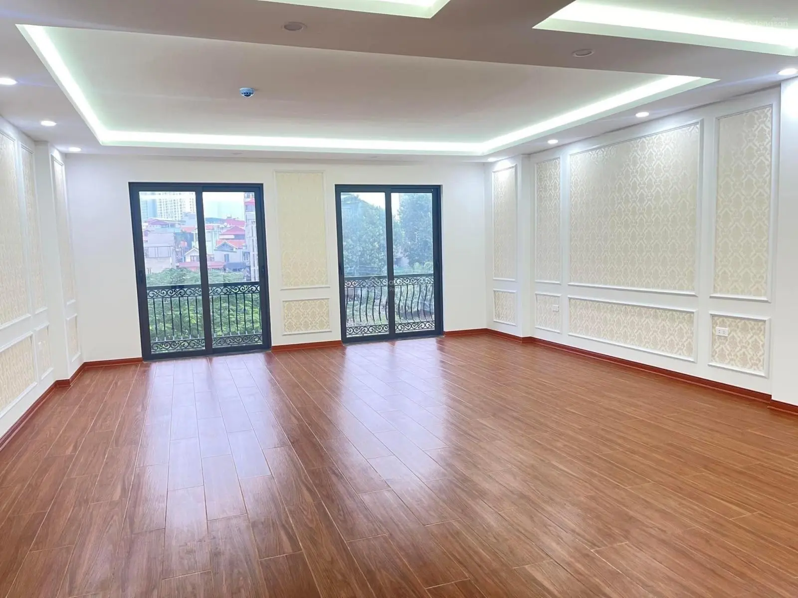 34 tỷ có nhà mặt phố Nguyễn Khang 75m2 8T MT6m vỉa hè 3 làn ôtô chạy. phù hợp với ở và kinh doanh