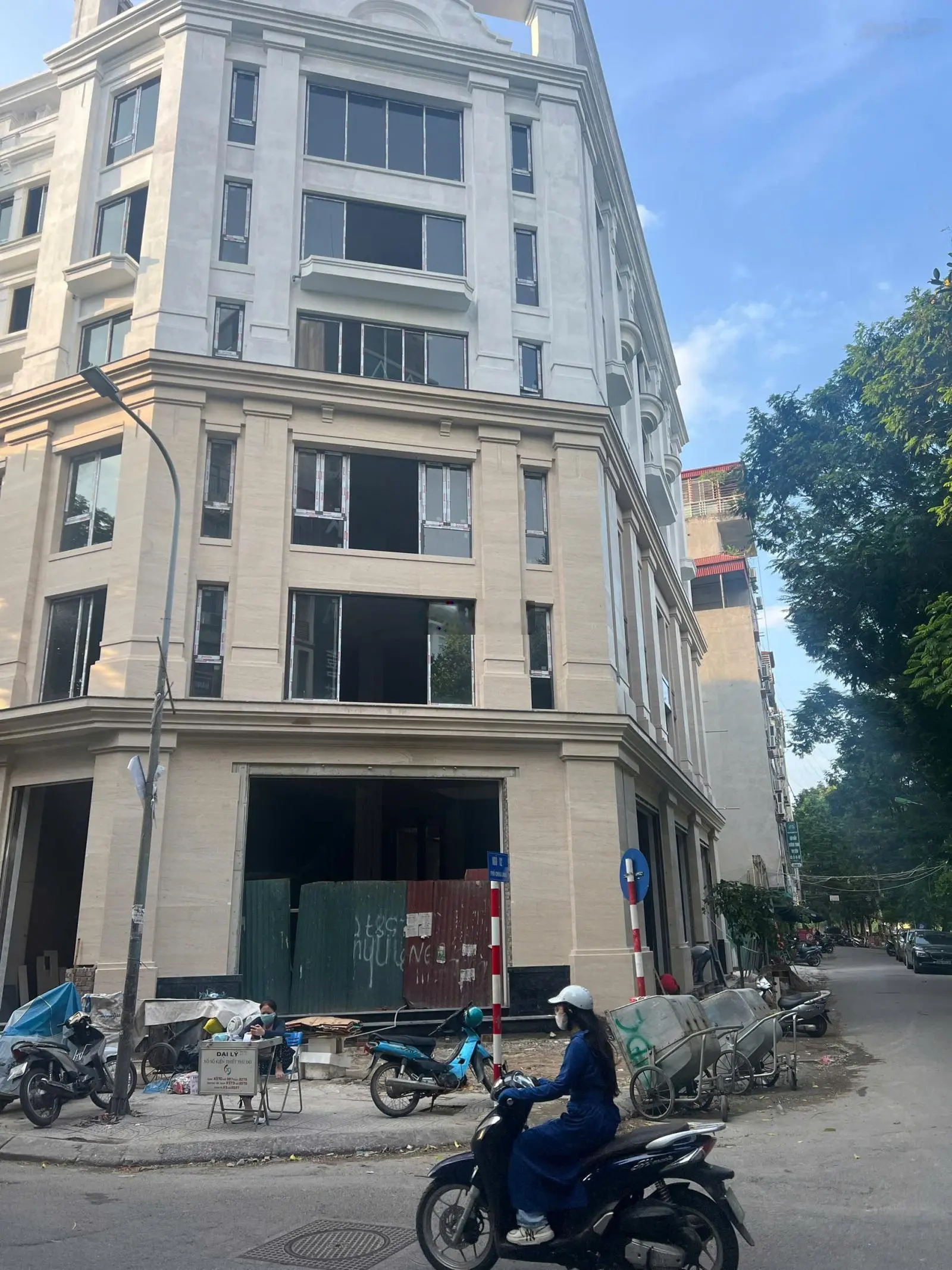 Bán nhà phố Chùa Láng xây sẵn 5 tầng, giá rẻ nhất Thị trường