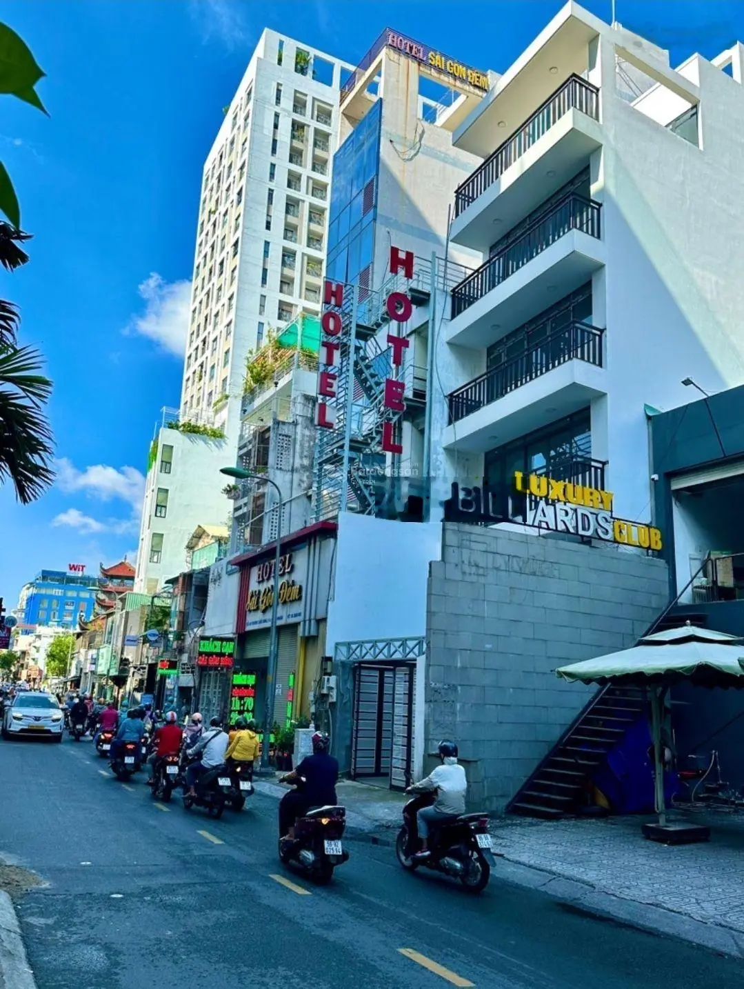 Bán tòa nhà văn phòng 8 tầng mới - hầm- thang máy - mặt tiền trung tâm q.phú nhuận - 6x20- 36 tỷ