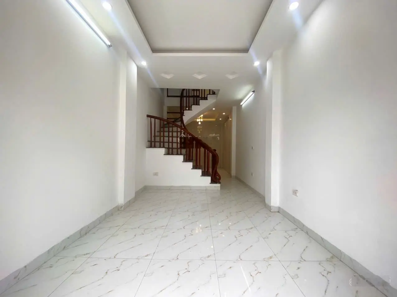 Dưới 3 tỷ có nhà đẹp gần cầu Mai Lĩnh sát đại học TDTT không mua là mất