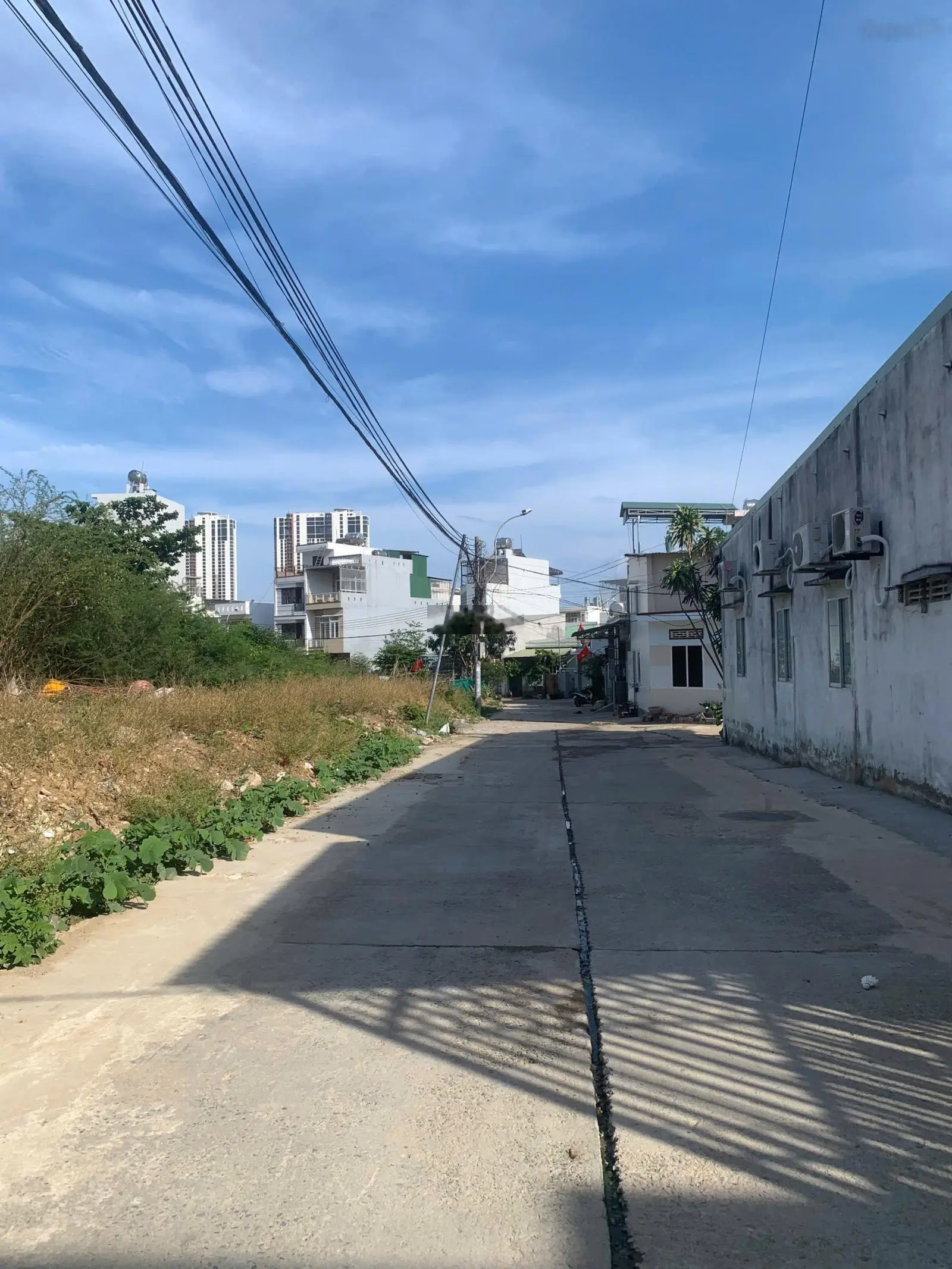 Bán nhà - Bến Du Thuyền Nha Trang, sổ đỏ ODT, đường nhựa 7m + gần biển - chỉ 3tỷ200