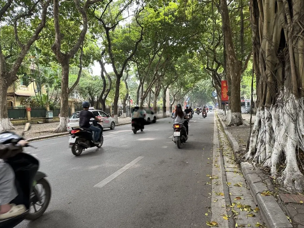 Bán Hotel Trần Duy Hưng 168M2- 10 tầng - Mặt tiền 10M-Vị trí đẹp-Ô tô