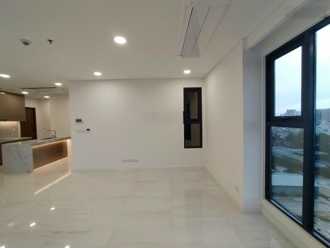 Bán căn hộ Kingdom 101, 3PN, 105m2, nội thất, giá 8 tỷ, liên hệ: 0908 435 *** xem nhà