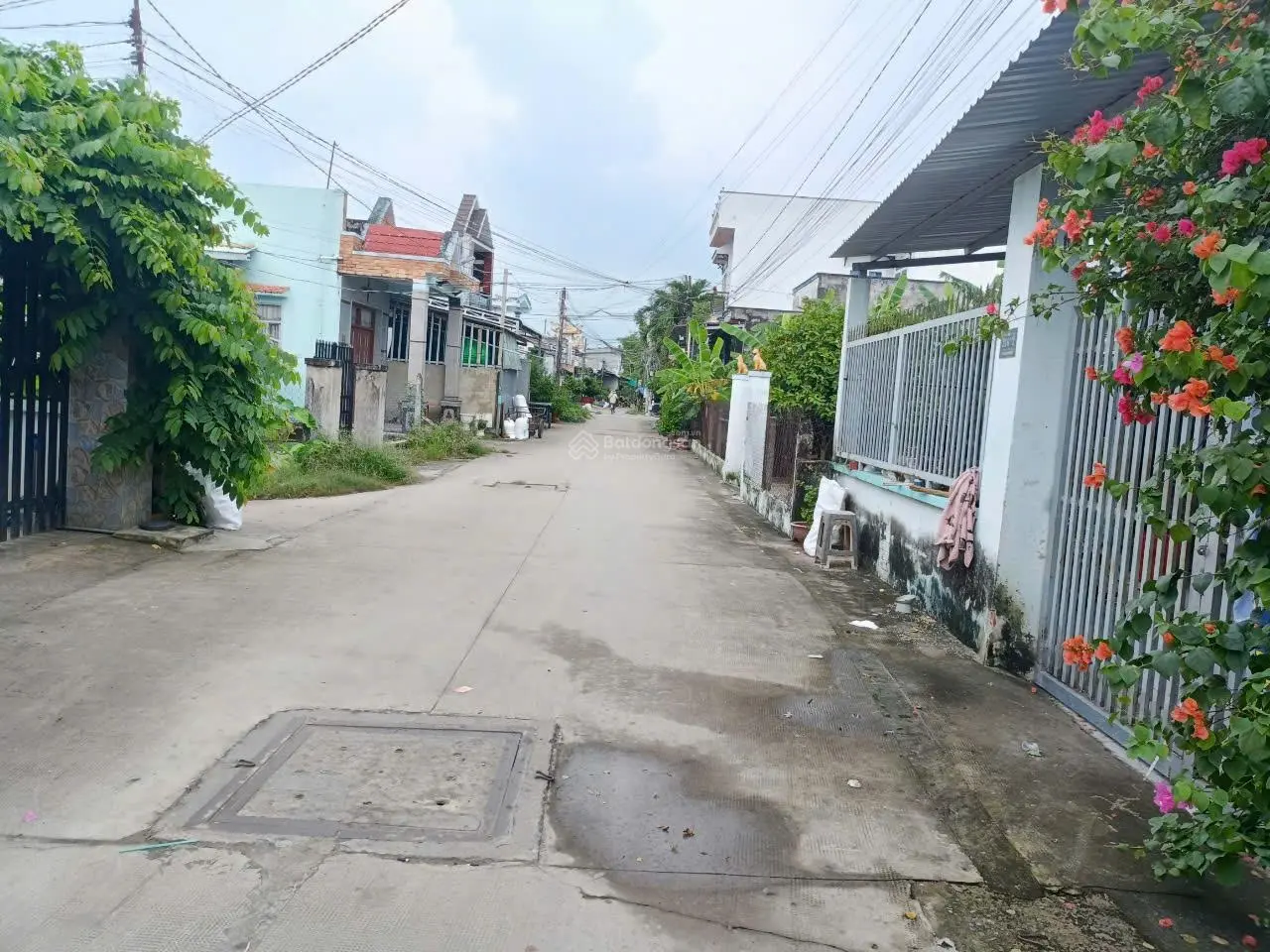 Chủ gửi bán căn nhà cấp 4, có 2 PN , 1 WC, khu phố 1 thị trấn Đức Hoà, ngay chợ huyện Đức Hoà