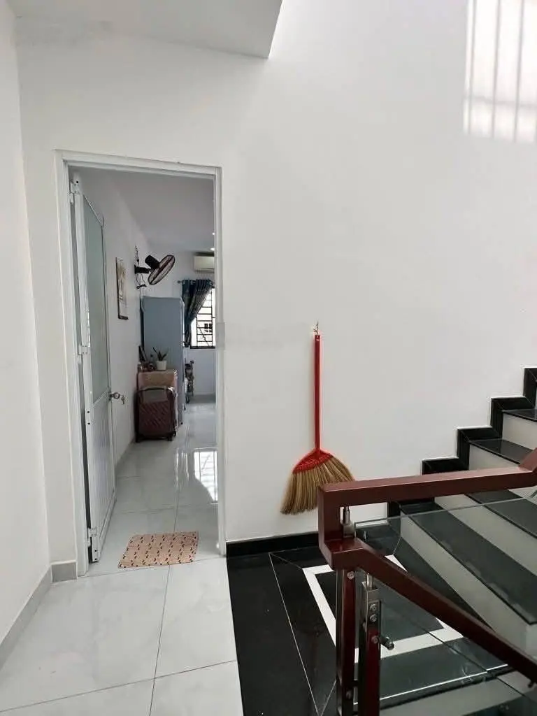 Giảm sốc chỉ còn 2tỷ950!! Nhà HXH Lê Thị Hồng, P1, Gò Vấp, DT 52m2, đang cho thuê 14tr/th, sổ riêng