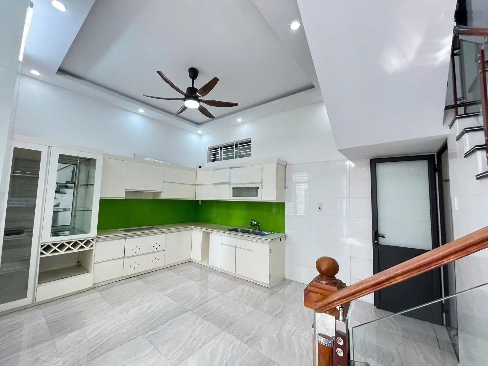 Bán nhà tuyến 2 Lê Duẩn, Kiến An, đường ô tô đỗ cửa