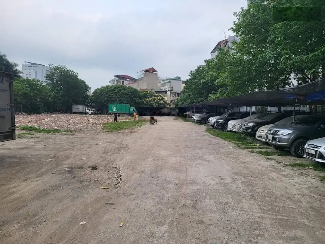 Bán đất mặt phố, lô góc Hoàng Quốc Việt diện tích 3000m2, mặt tiền 80m, giá LH 0987 818 ***
