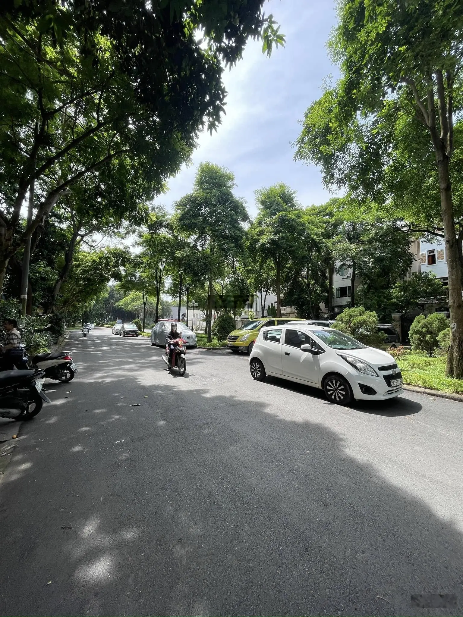 Bán Biệt Thự VIP Bán Đảo Linh Đàm.ÔTÔ,Văn phòng,Kinh doanh,thang máy.DT 251m²-nhỉnh 70 tỷ