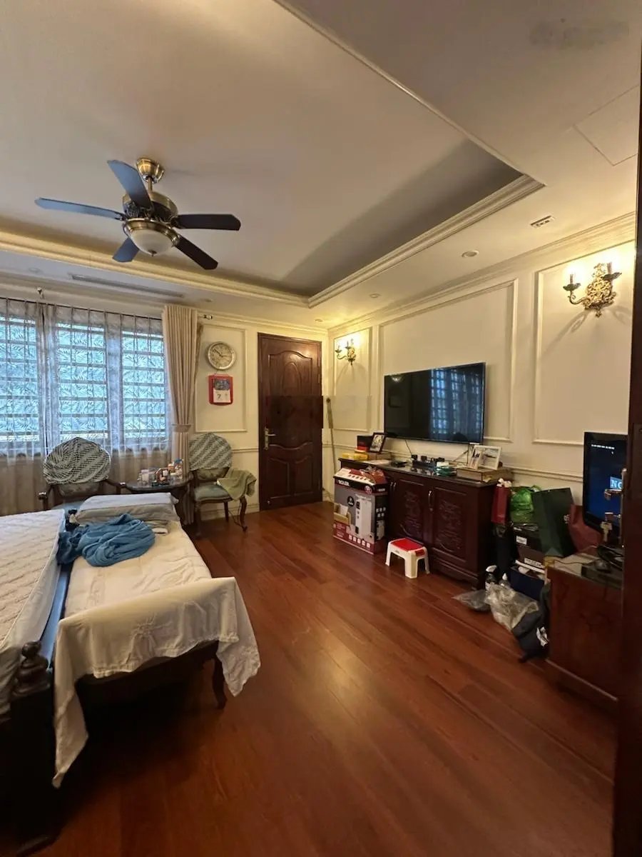 Hoàng ngân khu vip, nhà dân xây kiên cố, ful nội thất xịn sò, 52m*5t* giá 12.7 tỷ ôtô đỗ cửa.
