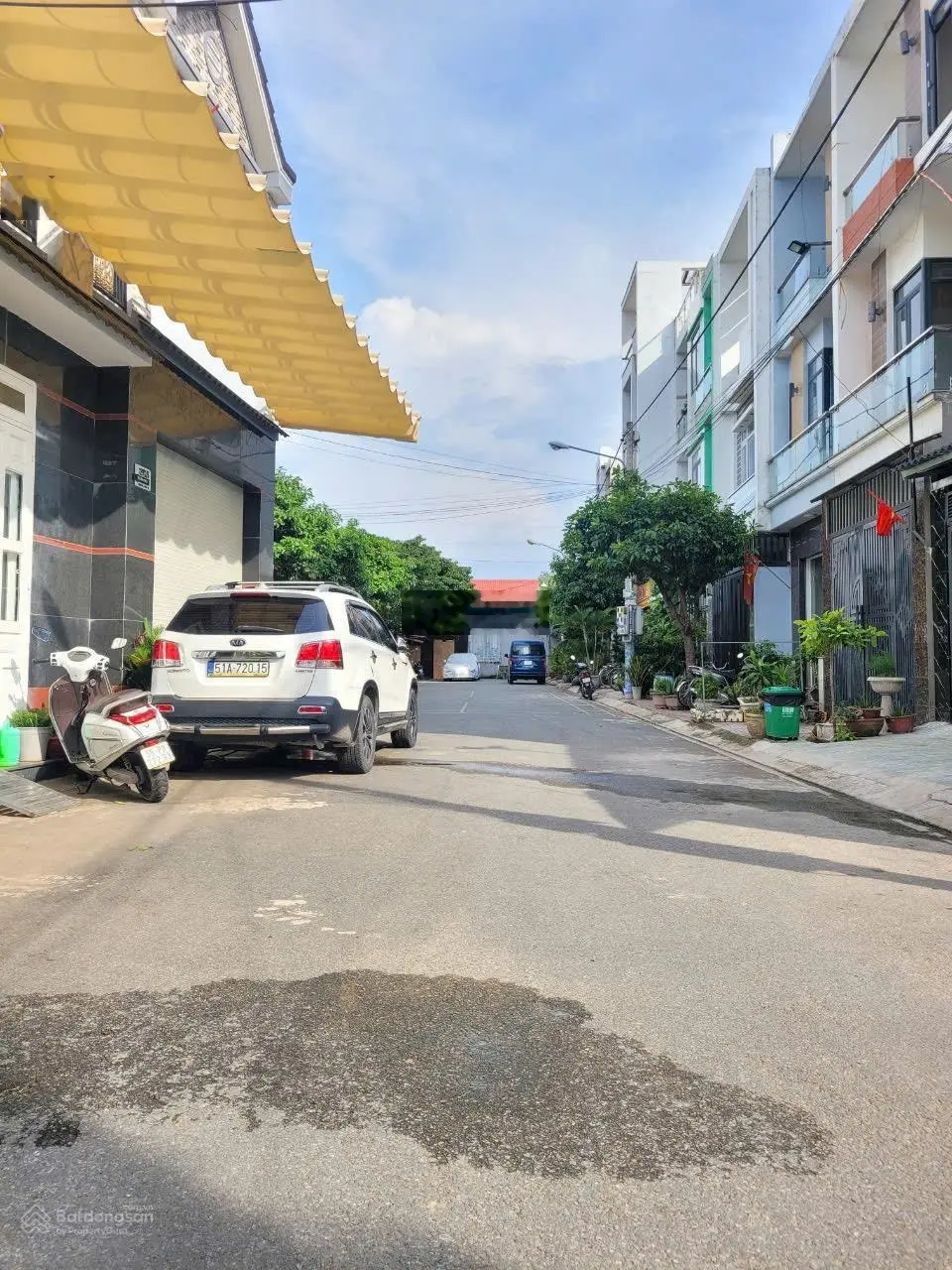 Nhà trệt lầu. 3 phòng ngủ. Gần làng ĐHQG TP. HCM. DT: 75m2. Đường 6m. Giá: 3.95 tỷ TL