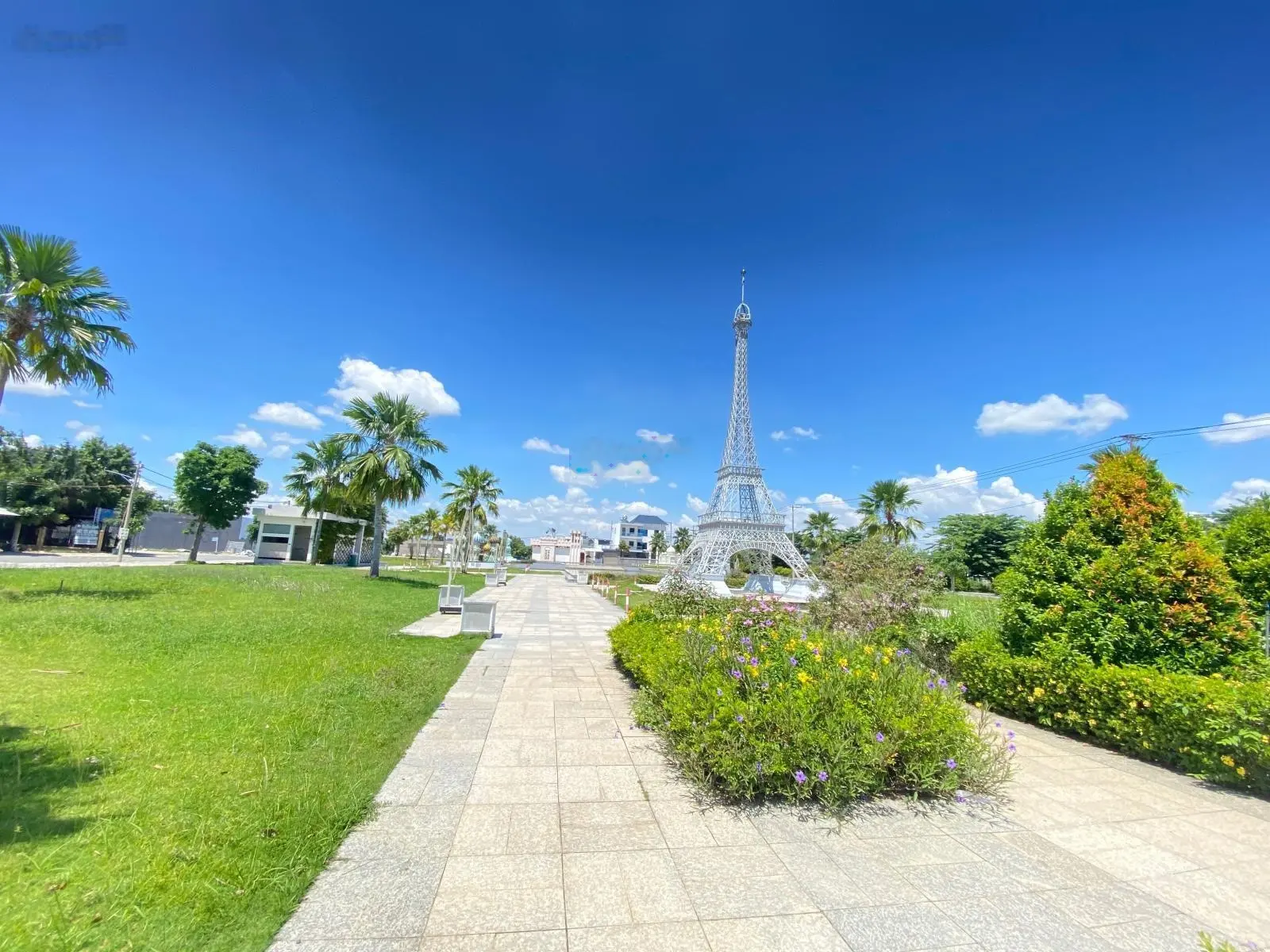 Bán đất Cát Tường Phú Sinh ngay công viên 7 Kỳ Quan Thế Giới DT: 5x19=95m2 SHR, vị trí siêu VIP ạ