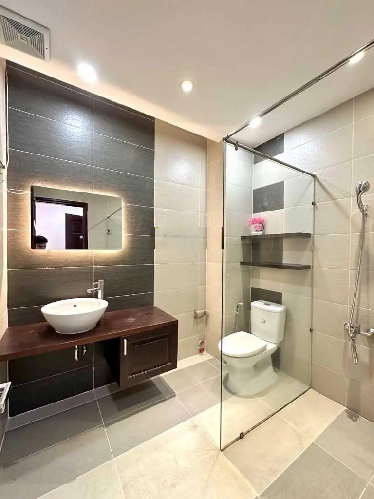 Q.PN. Siêu phẩm mặt tiền KD Huỳnh Văn Bánh, 4 tầng, khu VIP kinh doanh sầm uất
