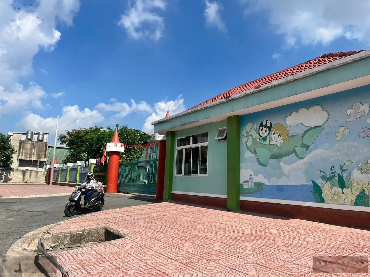 Bán gấp nhà + 2 phongc trọ 106m2 ngay trường Lý Thái Tổ trung tâm Bình Chuẩn Thuận An BD