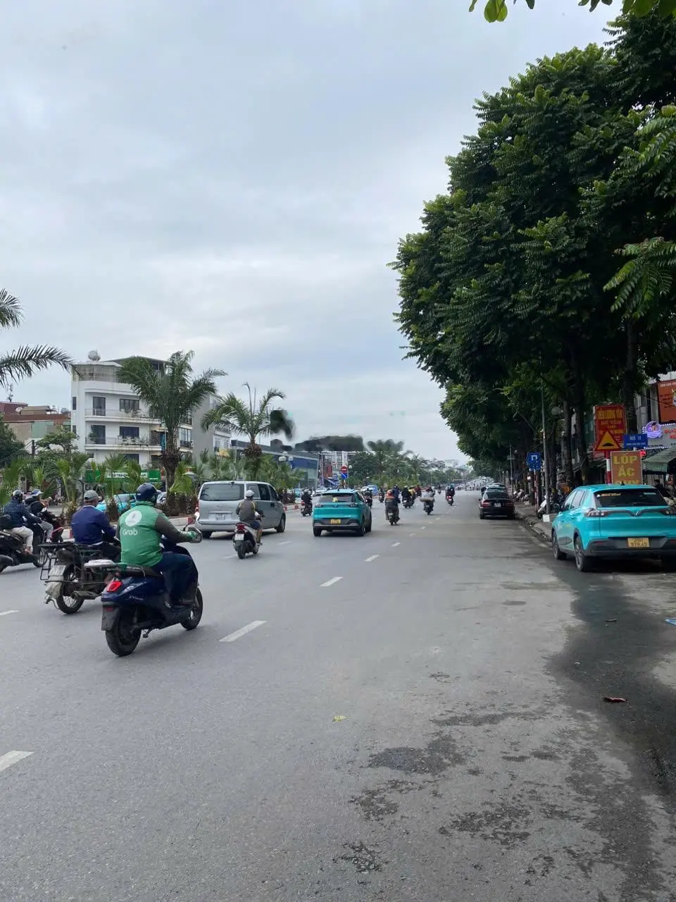 Bán nhà mặt phố trần khát chân, vỉa hè đá bóng, diện tích 56m2 chỉ 18 tỷ.
