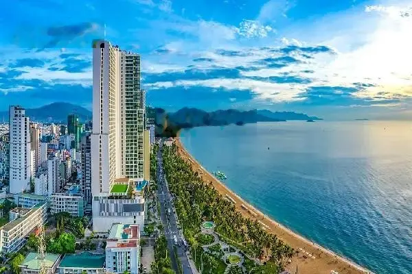 Bán nhà đất mặt tiền đường Nguyễn Thị Minh Khai - Tp Nha Trang, ngang 7m, đang cho thuê
