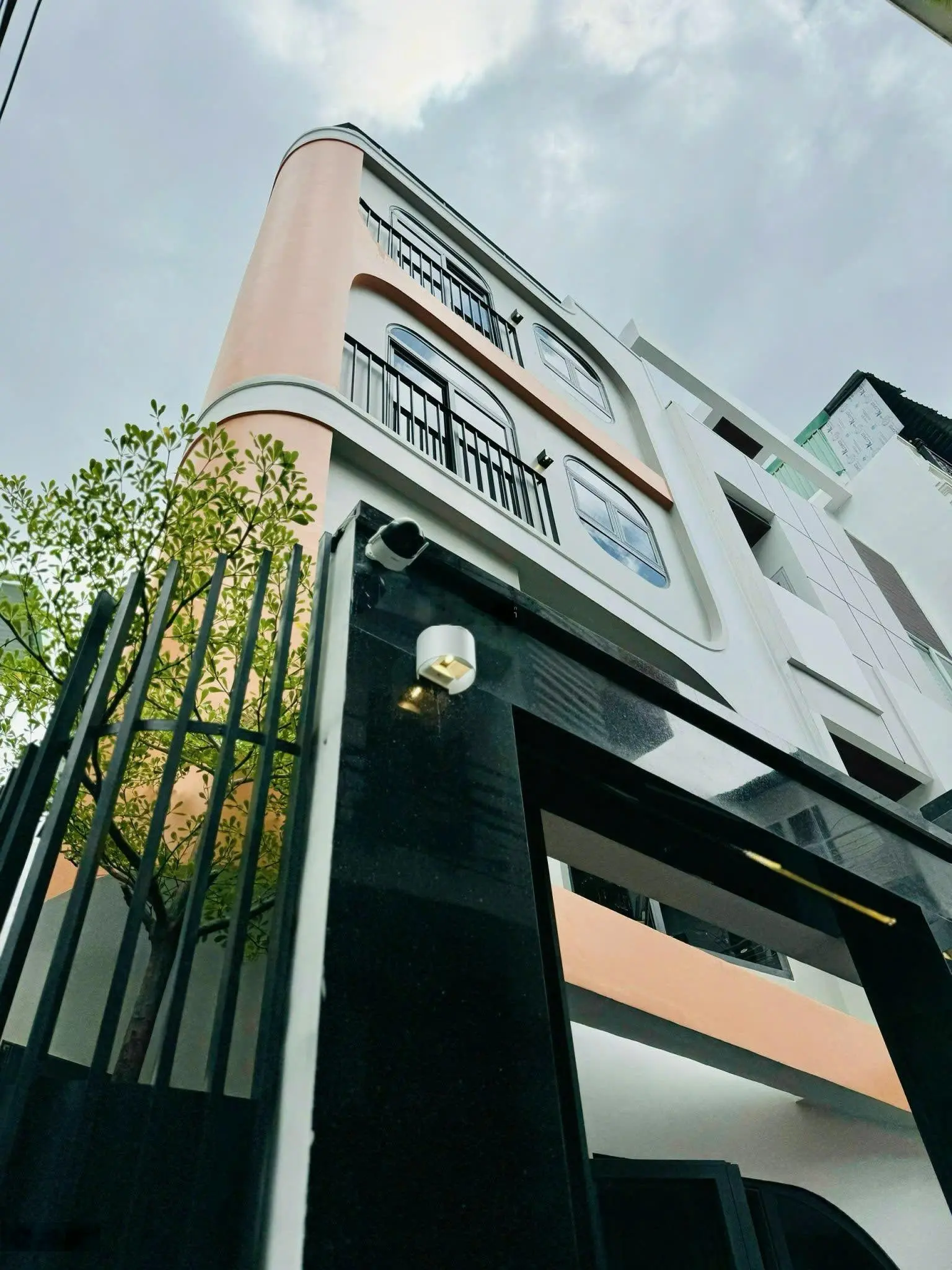 Bán nhà riêng tại đường Phan Tây Hồ 1 trệt 3 lầu, giá 4,35 tỷ VND, diện tích 38,7 m2 còn TL