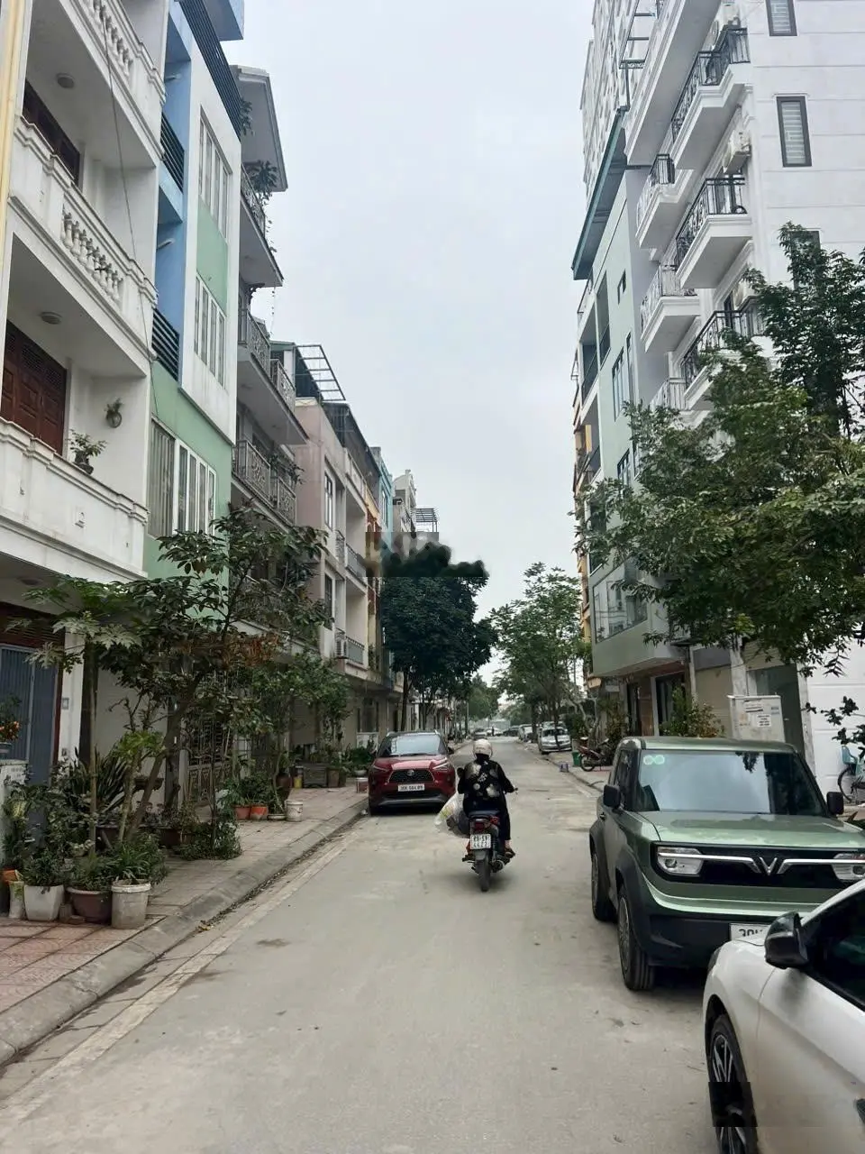 +Bán Nhà mặt Phố Thạch Bàn -Cổ Linh. KD. DT 55m x6tầng,thang máy,2 mặt thoáng-Giá 15 tỷ xíu